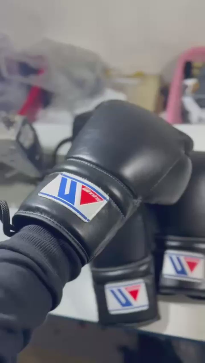 Winning Custom Black Lace-Up Boxing Gloves for Professional Training & Sparring - Available in 8 oz to 20 oz